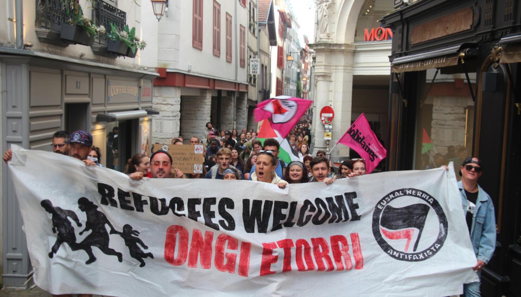 Baiona manifestacion Le Pen